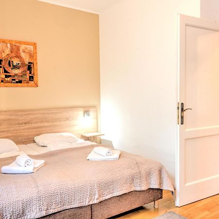 Central Capital Apartments 2 Budapest Luaran gambar