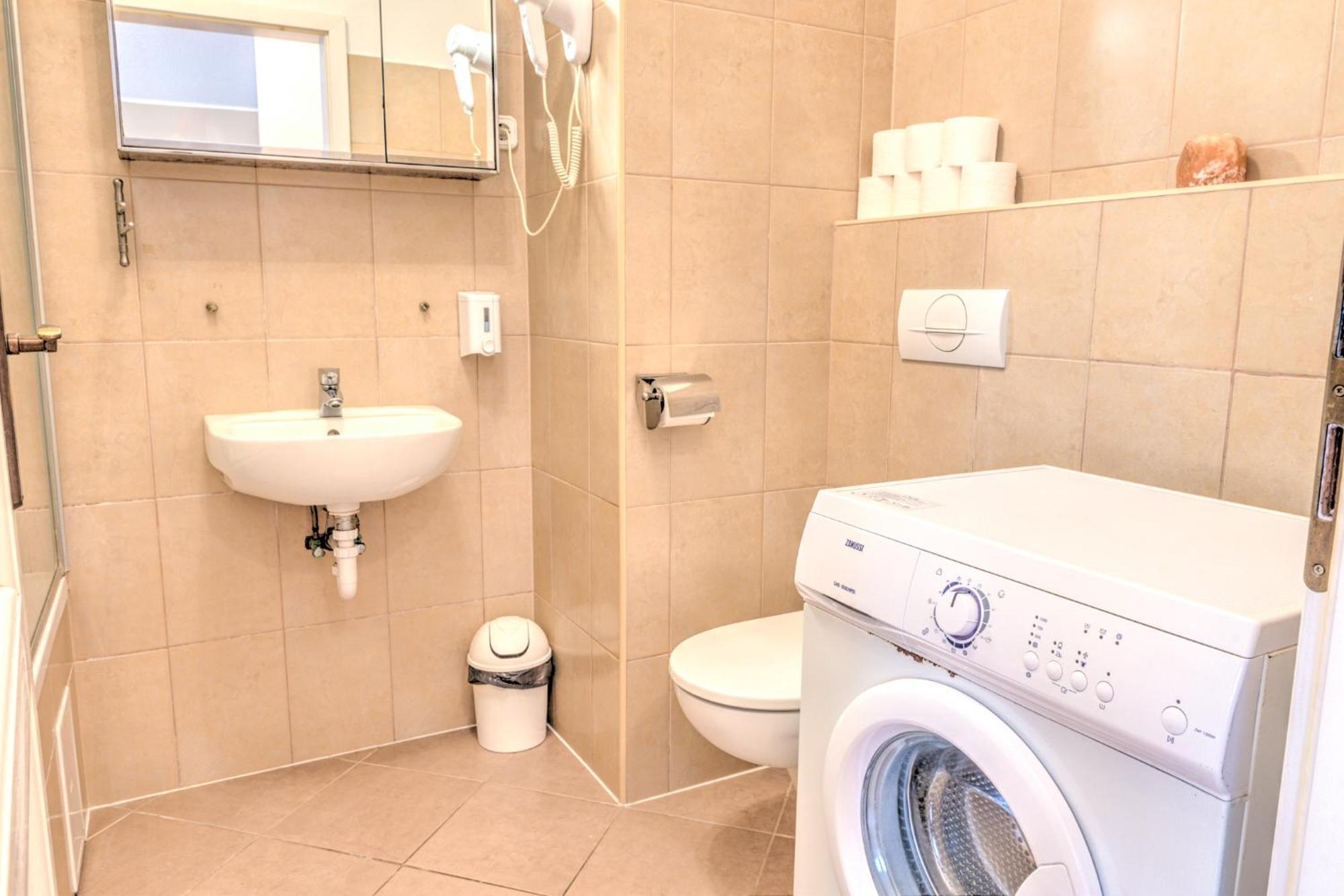 Central Capital Apartments 2 Budapest Luaran gambar