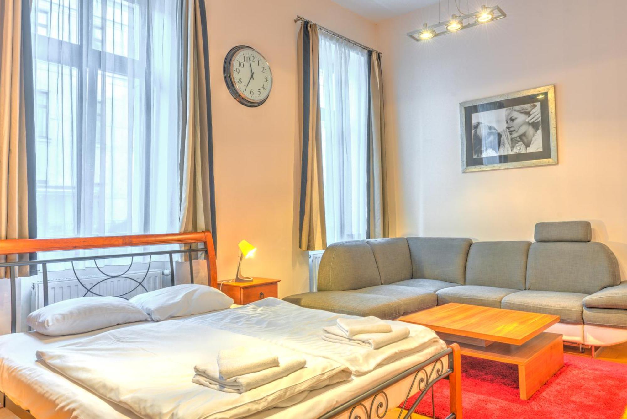 Central Capital Apartments 2 Budapest Luaran gambar