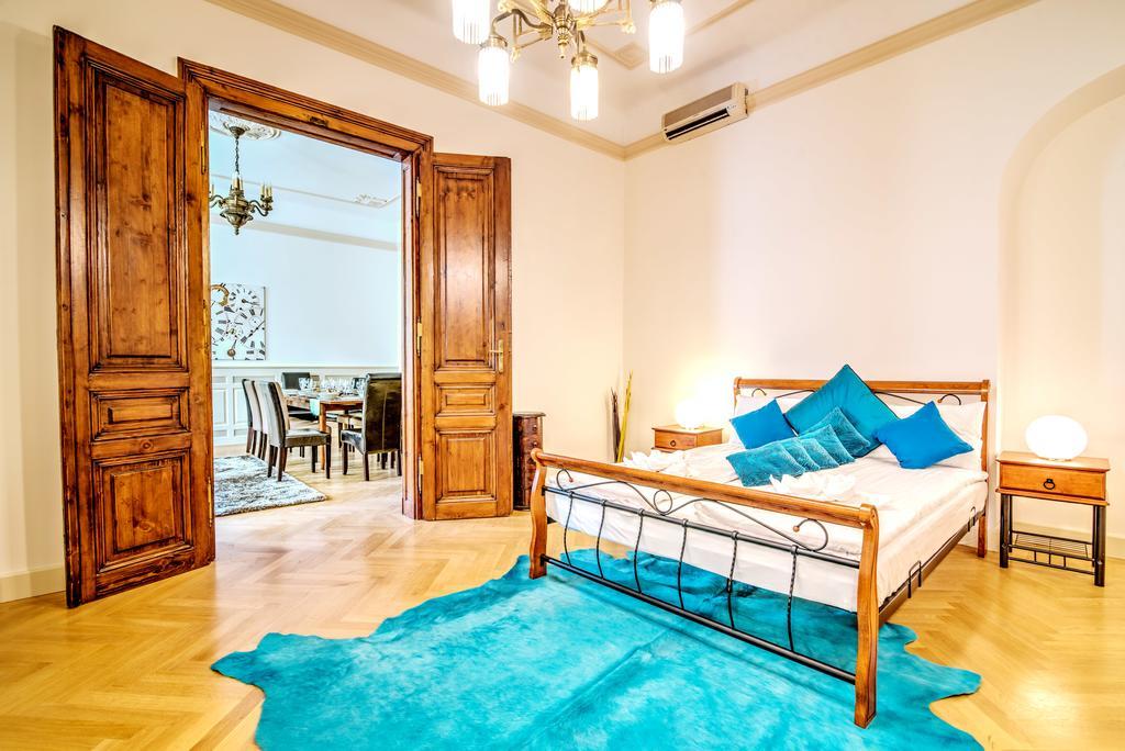 Central Capital Apartments 2 Budapest Luaran gambar