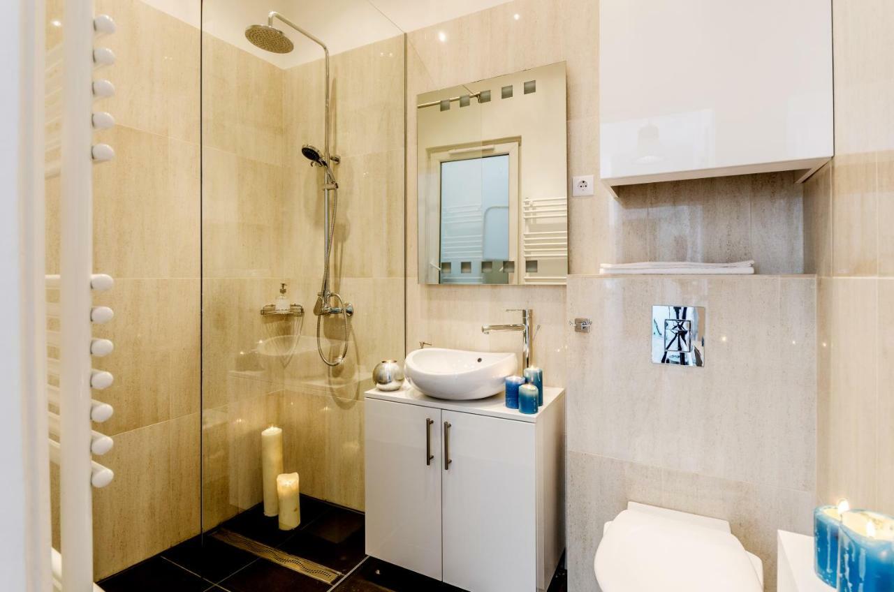 Central Capital Apartments 2 Budapest Luaran gambar